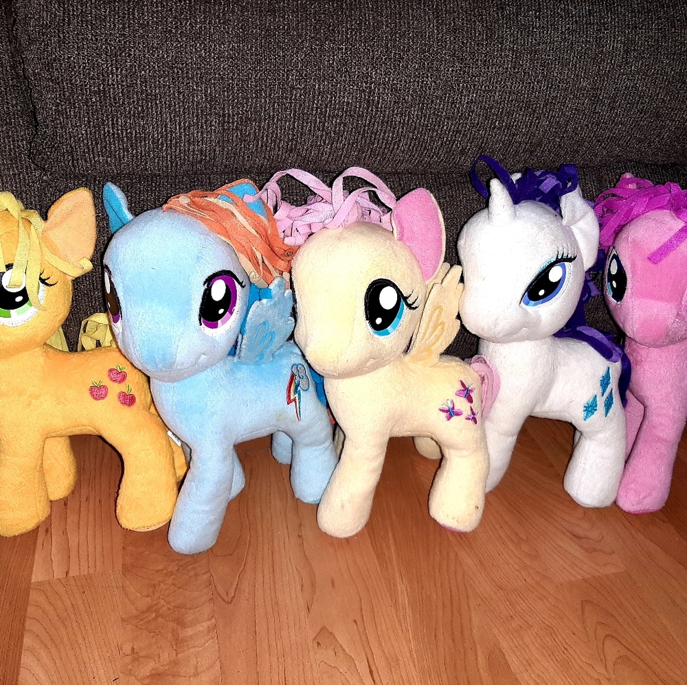 Birthday gift!!!! Christmas!!!@ Bigger my little pony. New. Mint shape. 16"